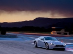 aston-martin-v12-vantage-rs-concept-night-view.jpg