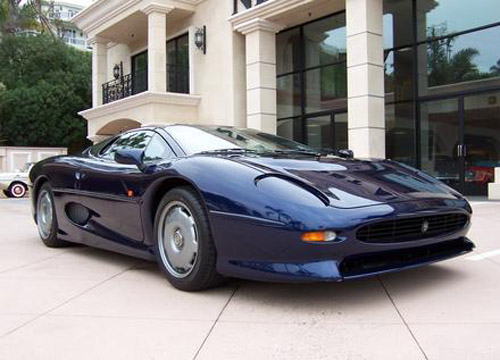  many customers were unhappy and some even sued Jaguar. Jaguar XJ220 blue