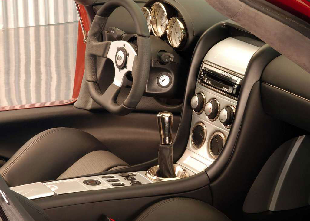 Saleen-S7_Twin_Turbo-Interior-View.jpg