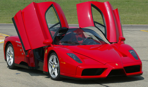 Ferrari Enzo portas aberta vista frontal