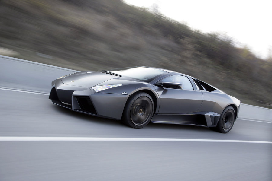 http://www.thesupercars.org/wp-content/uploads/2008/01/lamborghini-reventon-side-view.jpg