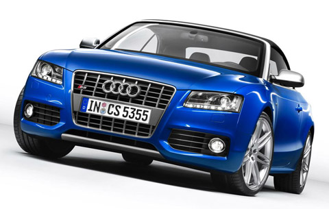 The standards for this Audi S5 Cabriolet include the servotronic, 