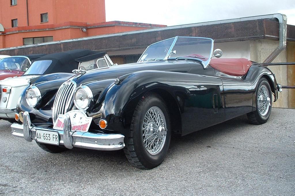 Black Jaguar XK140 built in 1954 Photo by Ekki01 Creative Commons