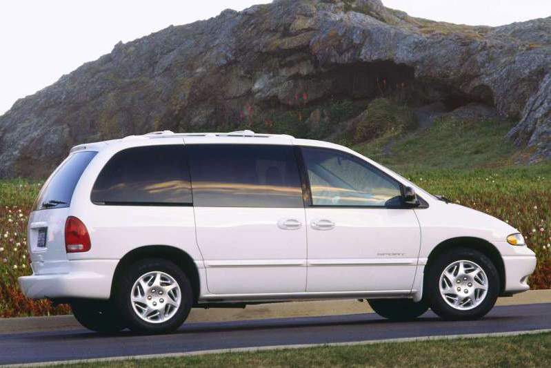 Dodge Caravan Going through the daily hustle and bustle of the metropolis 