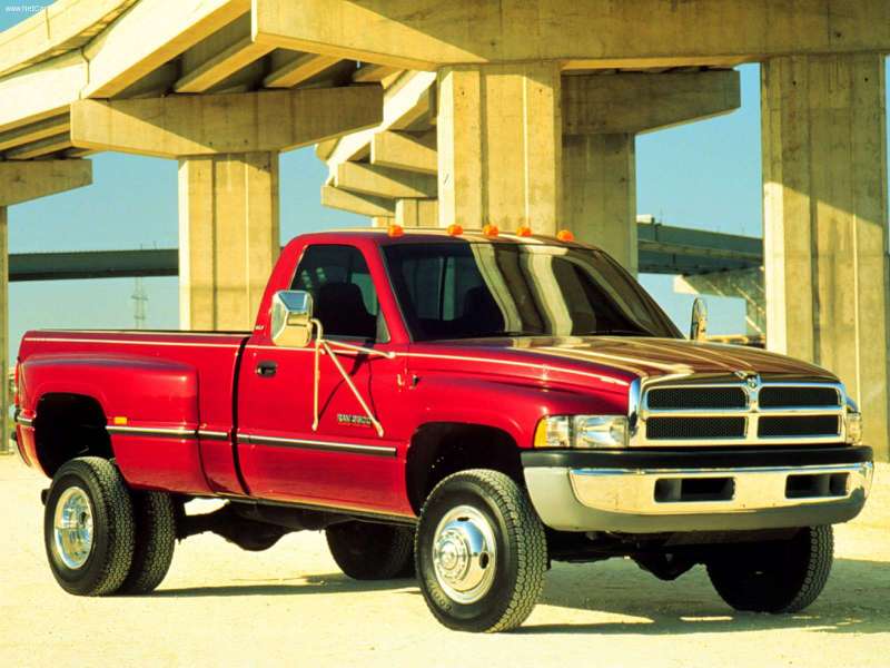 The best thing that happened to the Dodge Ram 3500 is its dual rear wheels.