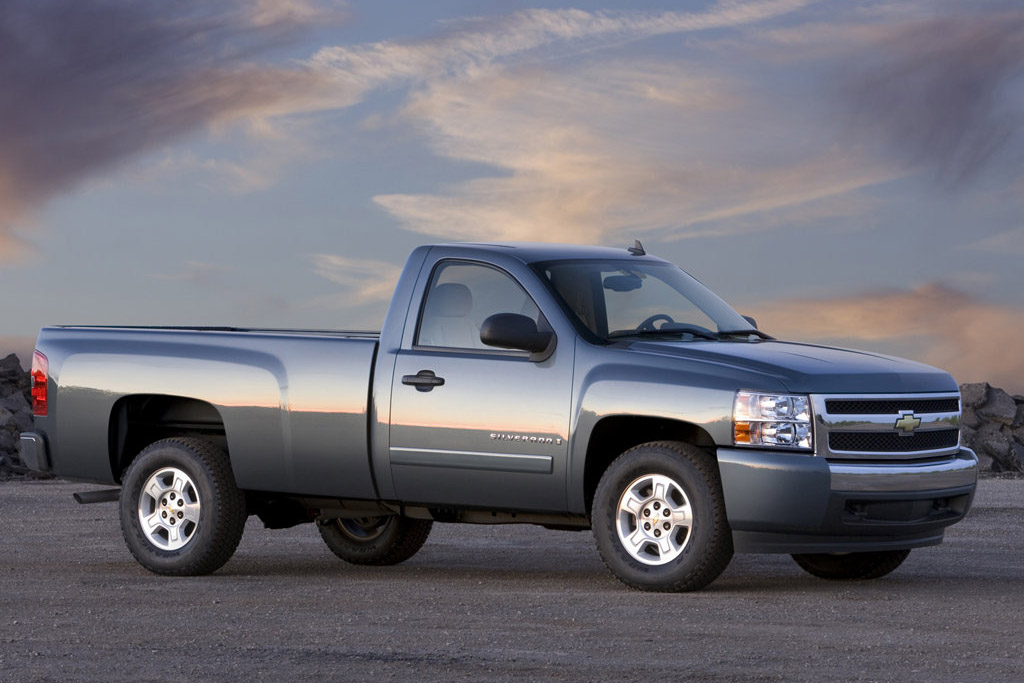 These two models of Chevrolet pickup trucks are very much similar to each