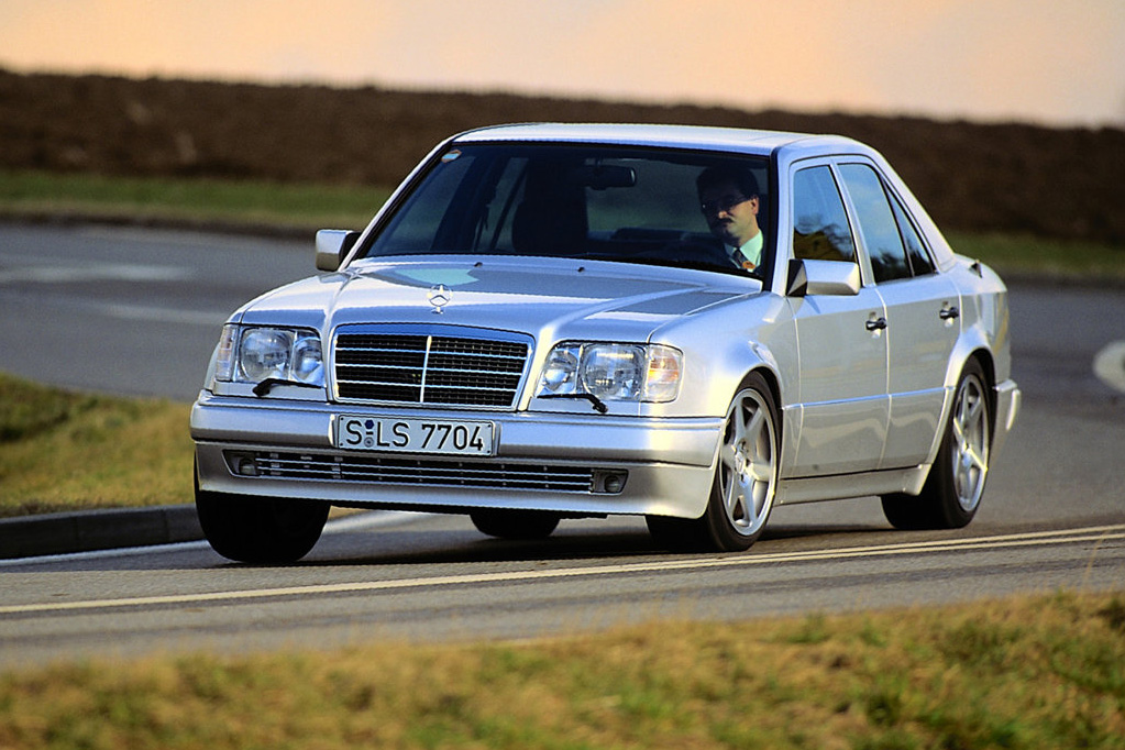 The Mercedes Benz 500Series car models features the standard rearwheel 