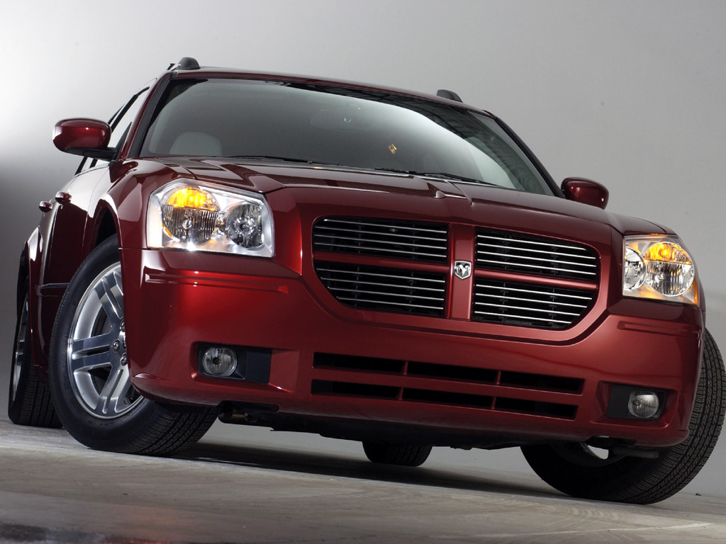 2005 Dodge Magnum RT Specs, Speed & Engine Review