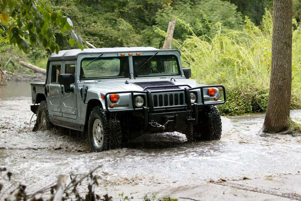 http://www.thesupercars.org/wp-content/uploads/2009/08/Hummer-H1.JPG