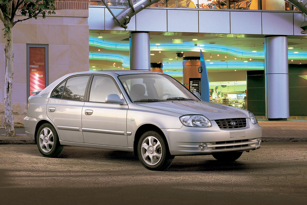 The Hyundai Accent is a 5-passenger compact family sedan. The 2009 version 