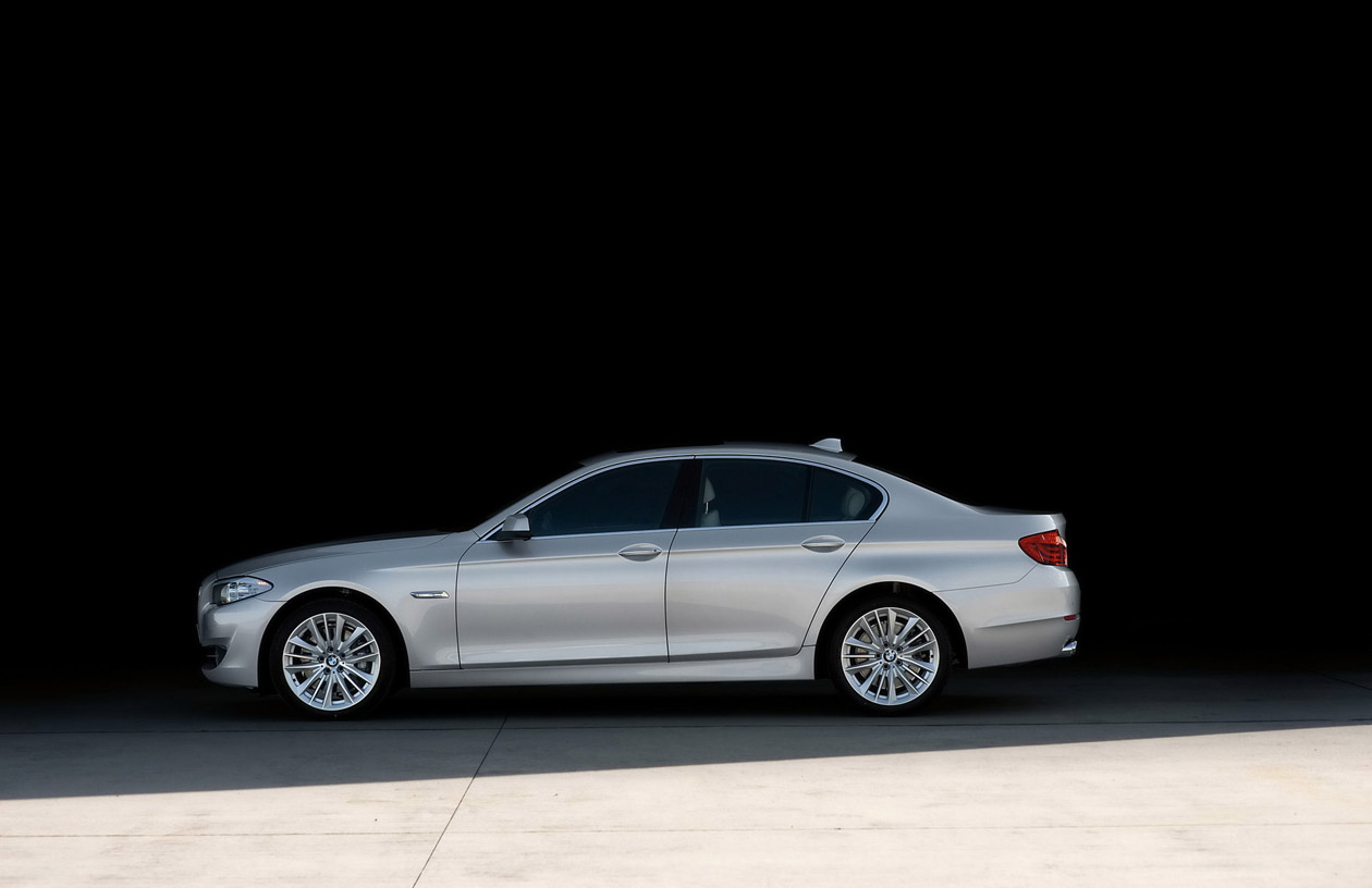 2010-BMW-5-Series-Sedan-Side-.jpg