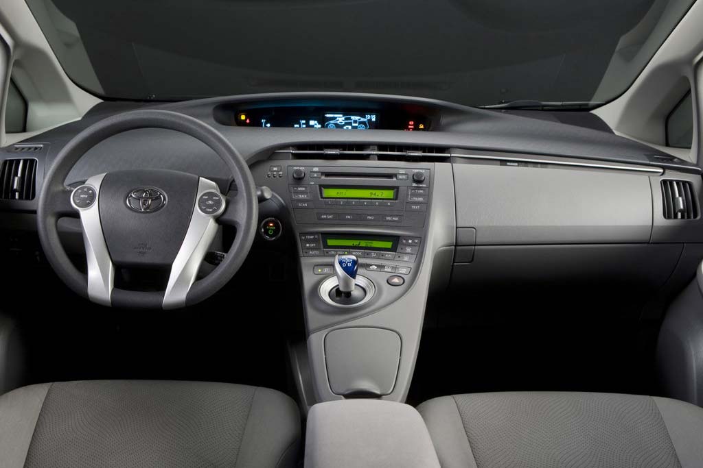 2 ToyotaPrius_2011FrontDashboard The Supercars Car Reviews