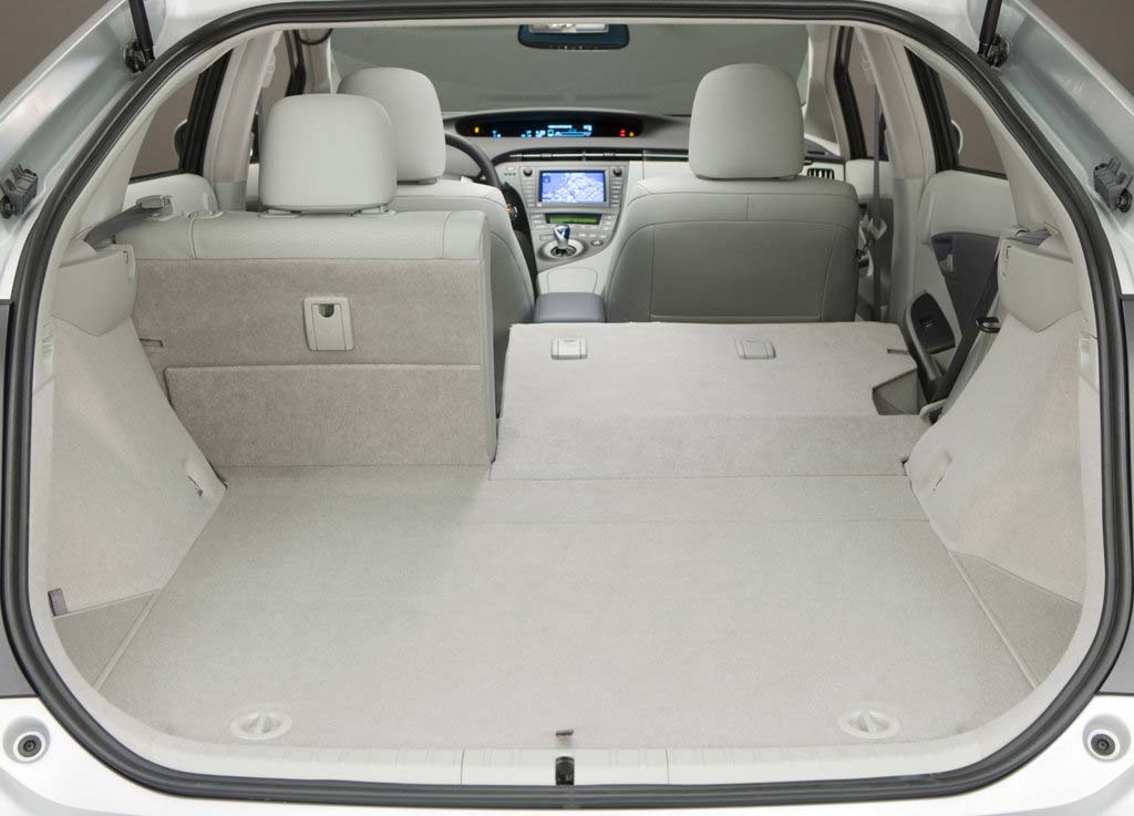 Toyota prius trunk space dimensions