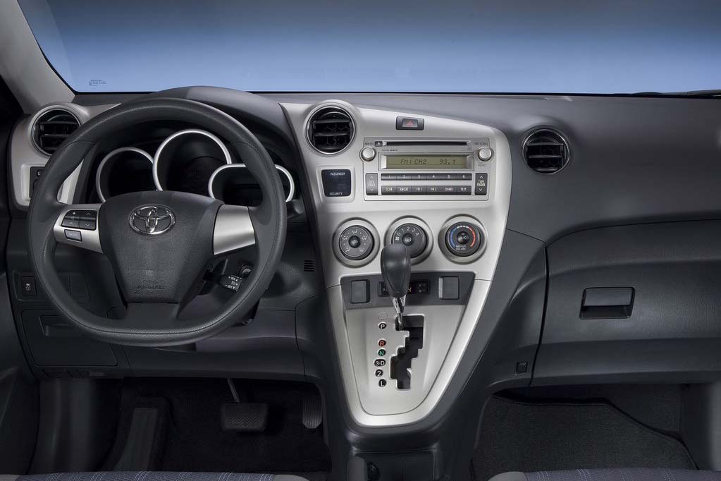 Toyota-Matrix_2011_Wheel-and-Dash.jpg