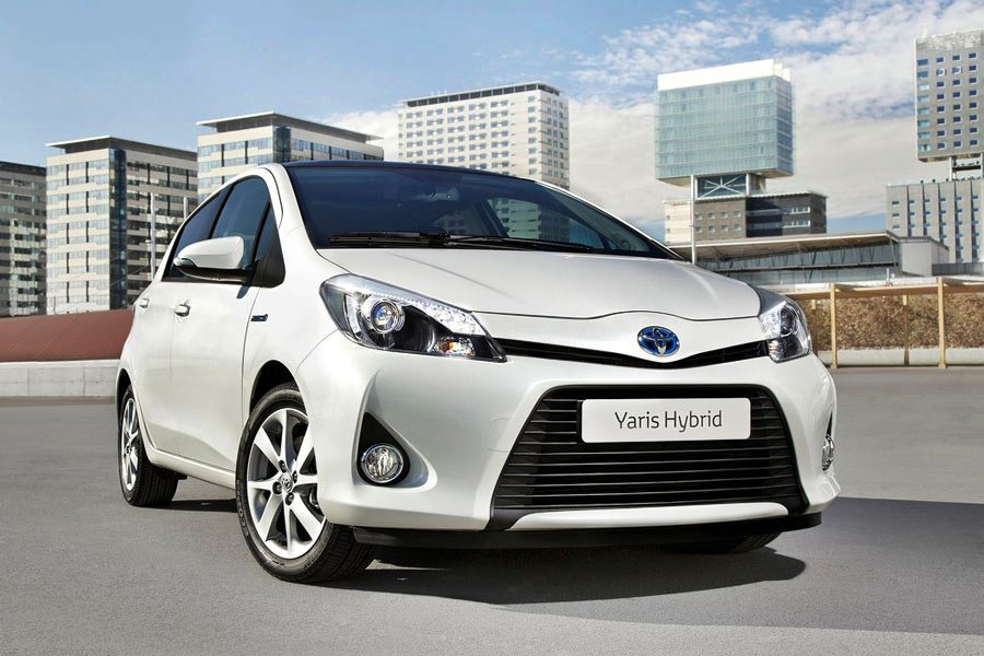 price toyota yaris hybrid #2