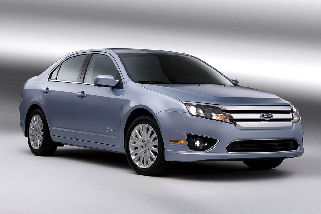 2012 Ford Fusion Hybrid Review, Specs, Pictures, Price & MPG