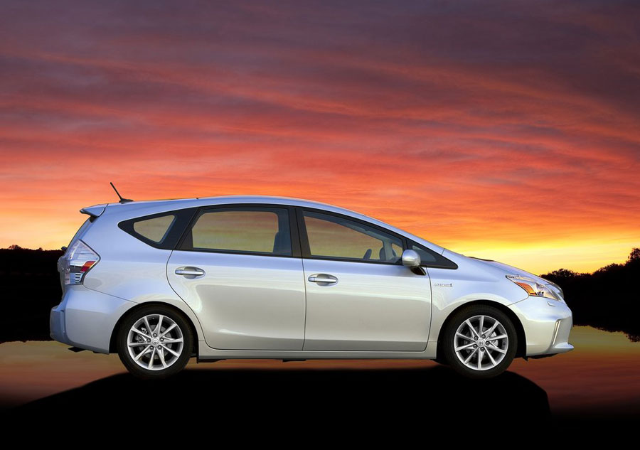 2012 Toyota Prius V Review Specs Pictures Price And Mpg