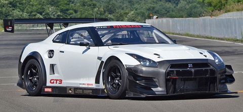 Nissan-GT-R-Nismo-GT3-on-the-track C