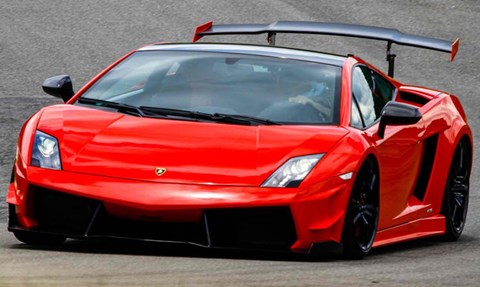 2013-RENM-Lamborghini-Gallardo-STS-700-makin-a-sharp-turn A