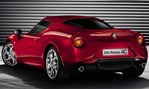 2013-Alfa-Romeo-4C-into-the-garage 3