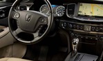 2014-Hyundai-Equus-at-the-park 1