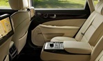 2014-Hyundai-Equus-caveat-to-passengers 2