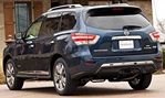 2014-Nissan-Pathfinder-Hybrid-at-home 3