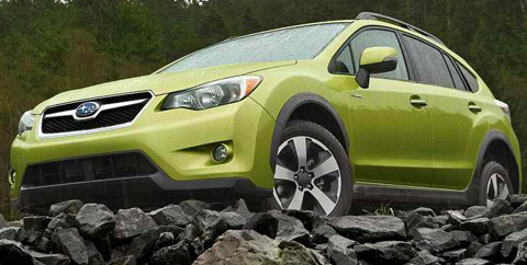 2014-Subaru-XV-Crosstrek-Hybrid-during-the-rain-A