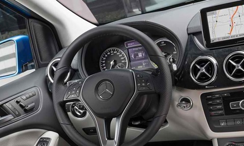 2015-Mercedes-Benz-B-Class-Electric-Drive-cockpit C