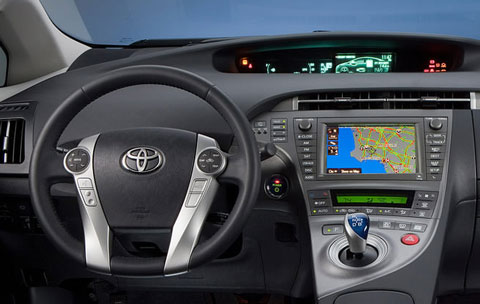 2013-Toyota-Prius-Plug-in-Hybrid-comfort-D