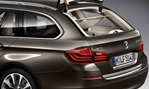 2014-BMW-5-Series-Touring-at-the-back 3