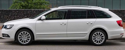 2014-Skoda-Superb-Combi-in-the-city B