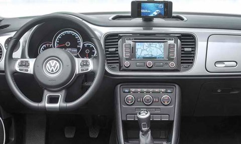 2015-Volkswagen-iBeetle-inside D