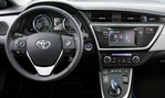 2013-Toyota-Auris-Touring-Sports-cockpit 1