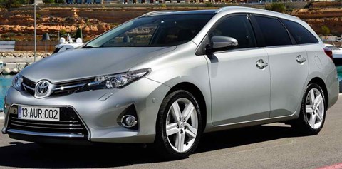 2013-Toyota-Auris-Touring-Sports-harbor-view A