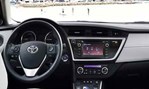 2013-Toyota-Auris-Touring-Sports-inside-out-view 3