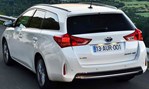 2013-Toyota-Auris-Touring-Sports-point-out 2