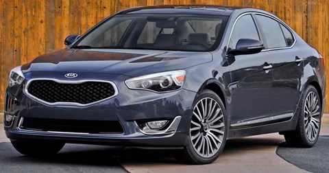 2014-Kia-Cadenza-by-the-wall A