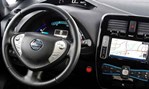 2014-Nissan-Leaf-controls 1