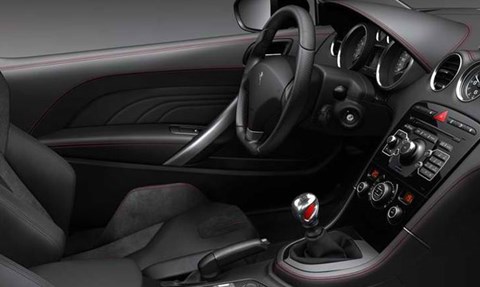 2014-Peugeot-RCZ-R-interior C
