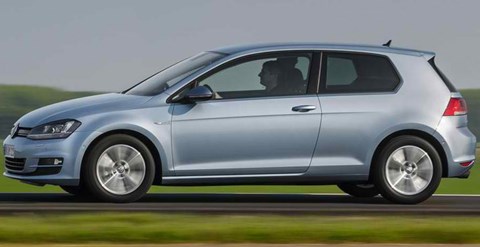 2014-Volkswagen-Golf-TDI-BlueMotion-hightailing-it B