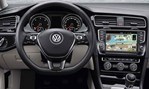 2014-Volkswagen-Golf-Variant-drive-on 1