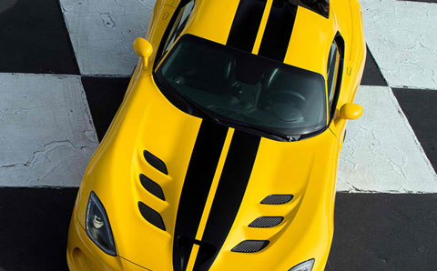 2013-SRT-Viper-Race-Yellow-checkered-stripes-A