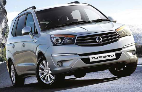 2013-SsangYong-Turismo-through-the-pass-B