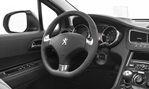 2014-Peugeot-5008-cocpit 1