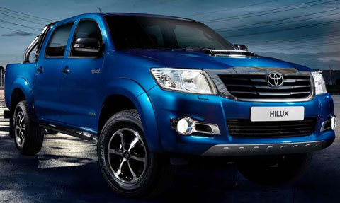 2014-Toyota-Hilux-Invincible-at-the-park-A