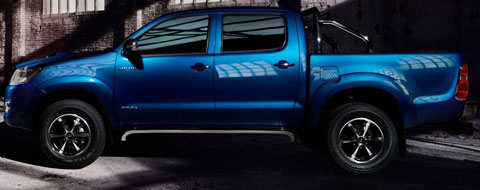 2014-Toyota-Hilux-Invincible-in-shadows-B