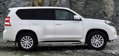 2014-Toyota-Land-Cruiser-contrast-B