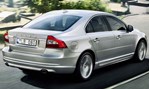 2014-Volvo-S80-going-into-town 1