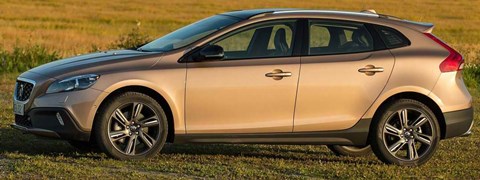 2014-Volvo-V40-Cross-Country-fields-of-gold B